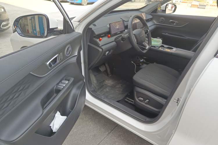 Used Chery Fengyun T8 2025 1.5T 130 km Luxury 7-Seater Driver Seat