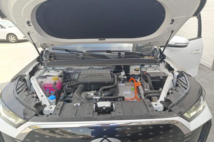 Used Chery Fengyun T8 2025 1.5T 130 km Luxury 7-Seater Engine Bay