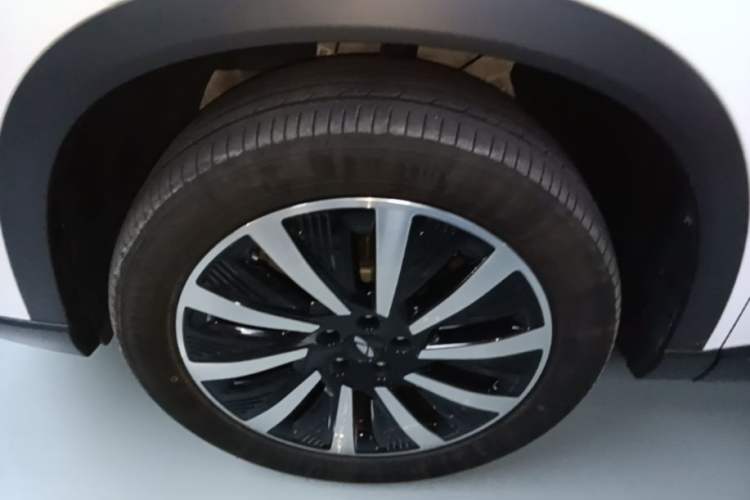 Used Chery Fengyun T8 2025 1.5T 130 km Luxury Edition 5-Seater Left Front Wheel Hub
