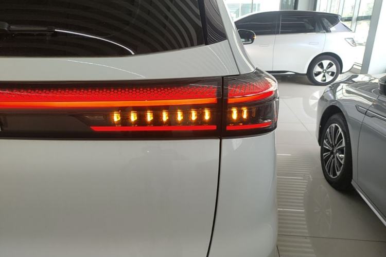 Used Chery Fengyun T8 2025 1.5T 130 km Luxury 7-Seater Right Rear Taillight
