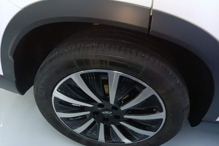 Used Chery Fengyun T8 2025 1.5T 130 km Luxury Edition 5-Seater Right Rear Wheel Hub