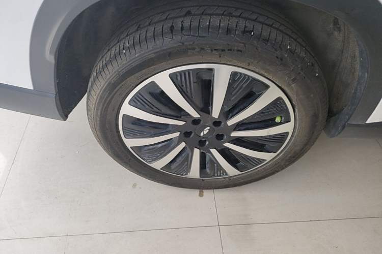 Used Chery Fengyun T8 2025 1.5T 130 km Comfort Edition 5-Seater Right Rear Wheel Hub