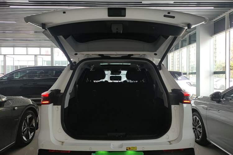 Used Chery Fengyun T8 2025 1.5T 130 km Luxury 7-Seater Trunk