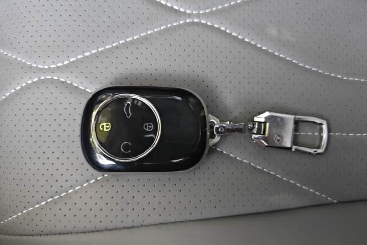 Used Chery Fengyun T8 2025 1.5T 130 km Comfort Edition 5-Seater Vehicle Key