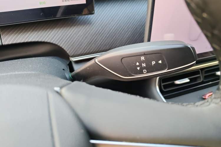 Used Chery Fengyun T9 2024 120 Long-Range Luxury Version 5 Seats Ternary Lithium Gear Lever