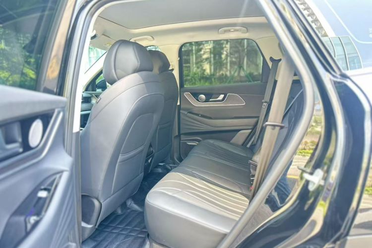 Used Chery Fengyun T9 2024 120 Long-Range Luxury Version 5 Seats Lithium Iron Phosphate Interior 2