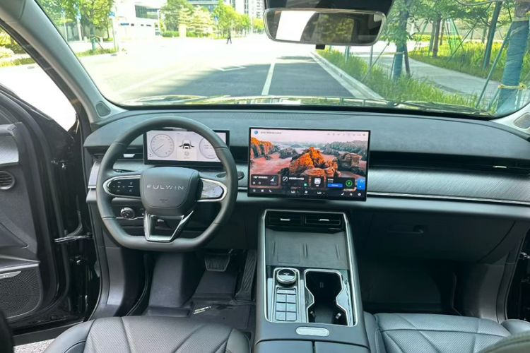 Used Chery Fengyun T9 2024 120 Long-Range Luxury Version 5 Seats Lithium Iron Phosphate Interior 3