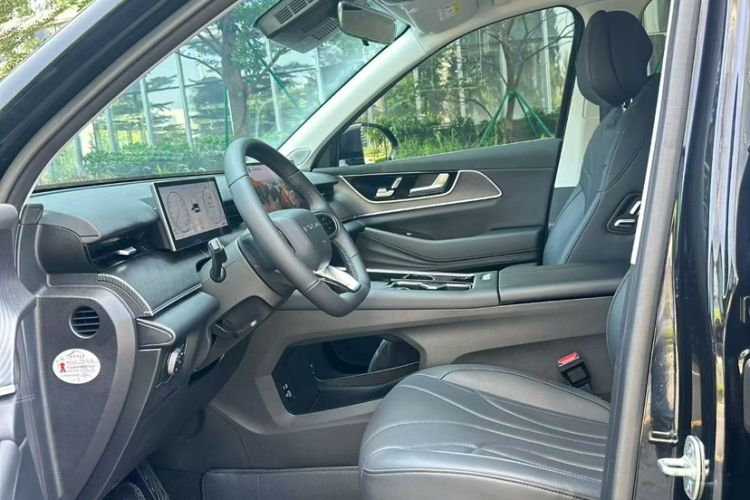 Used Chery Fengyun T9 2024 120 Long-Range Luxury Version 5 Seats Lithium Iron Phosphate Interior 4
