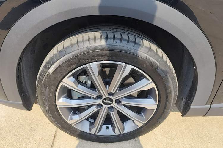 Used Chery Fengyun T9 2024 120 Long-Range Comfort Version 5-Seater with Ternary Lithium Battery Left Front Wheel Hub