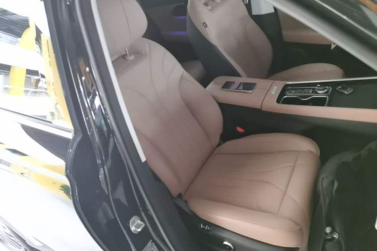 Used Chery Fengyun T9 2024 210 Ultra-Long Range Luxury Version 5 Seats Manganese Iron Phosphate Lithium Right Front Seat