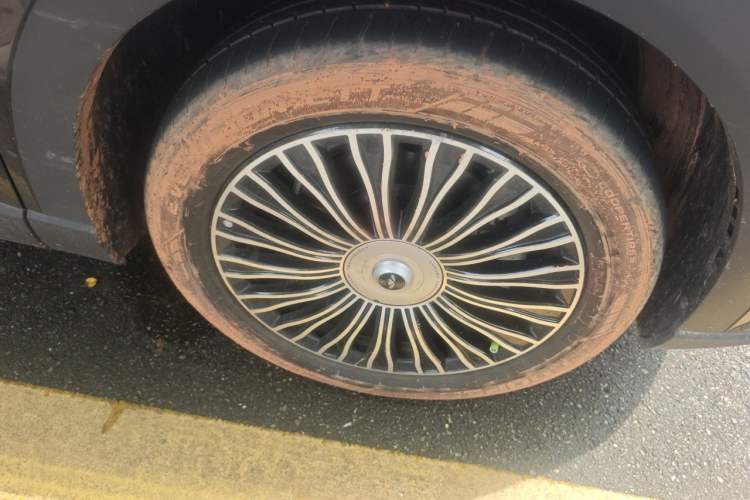 Used Chery Fengyun T9 2024 120 Long-Range Luxury Version 5 Seats Ternary Lithium Right Front Wheel Hub