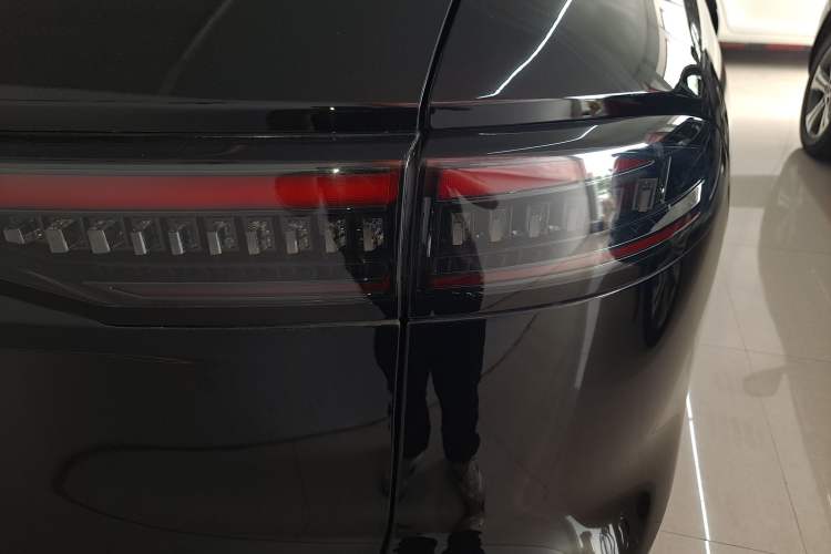 Used Chery Fengyun T9 2024 120 Long-Range Standard Version 5 Seats Lithium-NMC Battery Right Rear Taillight