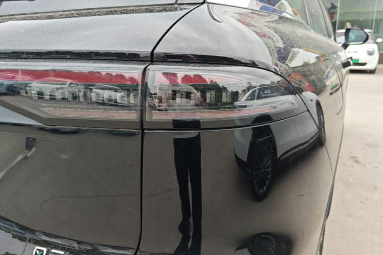 Used Chery Fengyun T9 2024 120 Long-Range Comfort Version 7-Seater Lithium-Ion Battery Right Rear Taillight