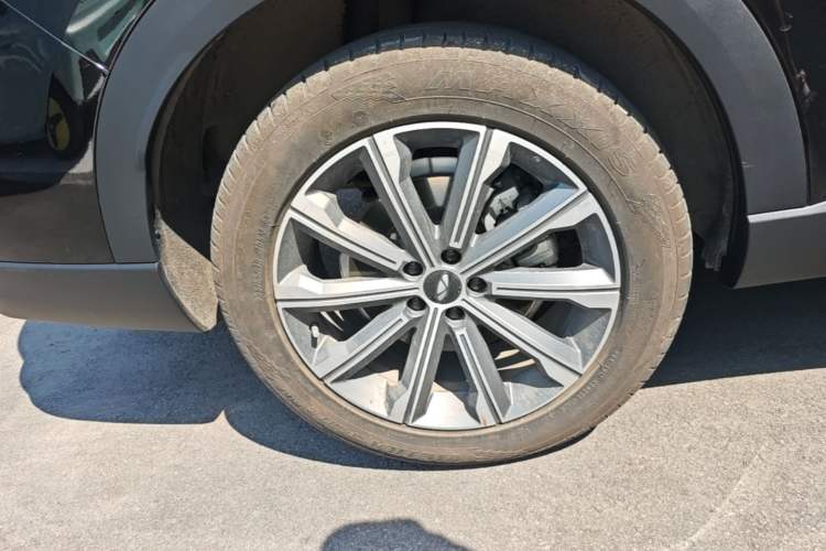 Used Chery Fengyun T9 2024 120 Long-Range Standard Version 5 Seats Lithium-NMC Battery Right Rear Wheel Hub