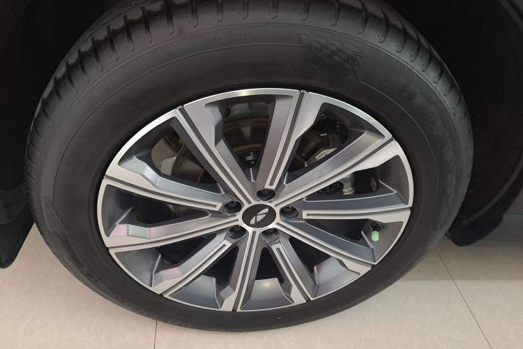 Used Chery Fengyun T9 2024 120 Long-Range Standard Version 5 Seats Lithium-NMC Battery Right Rear Wheel Hub