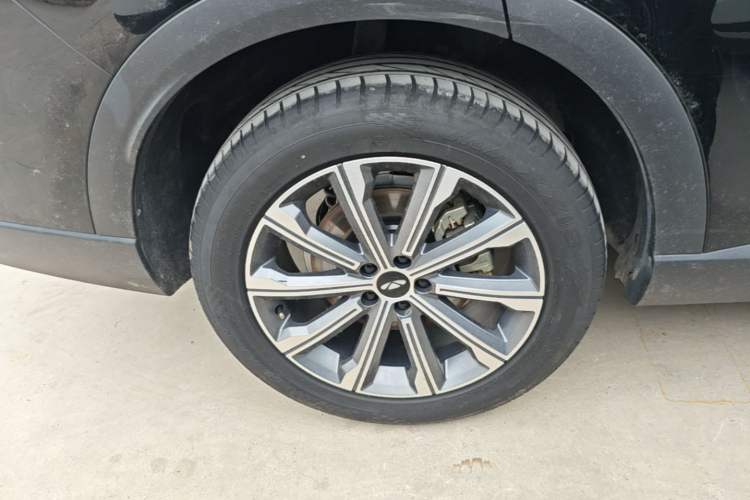 Used Chery Fengyun T9 2024 120 Long-Range Comfort Version 7-Seater Lithium-Ion Battery Right Rear Wheel Hub