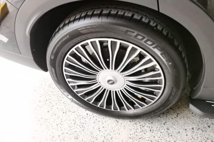 Used Chery Fengyun T9 2024 210 Ultra-Long Range Luxury Version 5 Seats Manganese Iron Phosphate Lithium Right Rear Wheel Hub