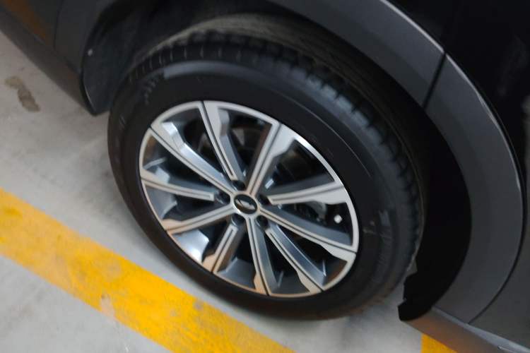 Used Chery Fengyun T9 2024 120 Long-Range Comfort Version 7-Seater Lithium-Ion Battery Right Rear Wheel Hub