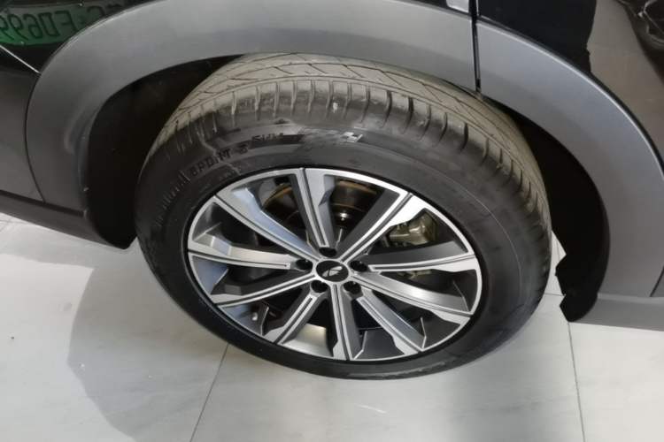Used Chery Fengyun T9 2024 120 Long-Range Comfort Version 5-Seater with Ternary Lithium Battery Right Rear Wheel Hub