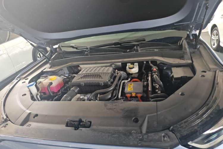 Used Chery Fengyun T9 2024 120 Long-Range Flagship Version 7 Seats Ternary Lithium Engine Bay