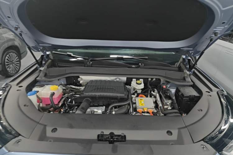 Used Chery Fengyun T9 2024 120 Long-Range Flagship Version 7 Seats Ternary Lithium Engine Bay