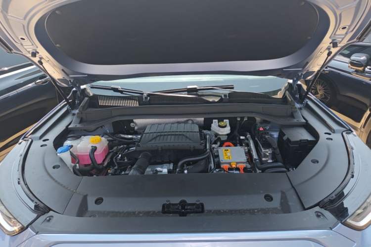 Used Chery Fengyun T9 2024 120 Long-Range Flagship Version 7 Seats Ternary Lithium Engine Bay