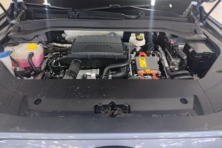 Used Chery Fengyun T9 2024 120 Long-Range Flagship Version 7 Seats Ternary Lithium Engine Bay