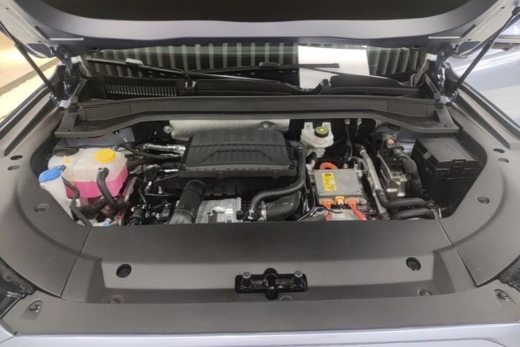 Used Chery Fengyun T9 2024 120 Long-Range Flagship Version 7 Seats Ternary Lithium Engine Bay