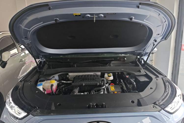 Used Chery Fengyun T9 2024 120 Long-Range Flagship Version 7 Seats Ternary Lithium Engine Bay