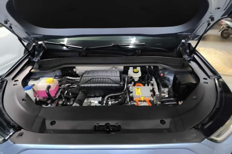 Used Chery Fengyun T9 2024 120 Long-Range Flagship Version 7 Seats Ternary Lithium Engine Bay