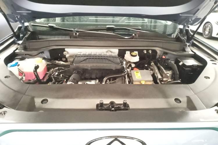 Used Chery Fengyun T9 2024 120 Long-Range Flagship Version 7 Seats Ternary Lithium Engine Bay