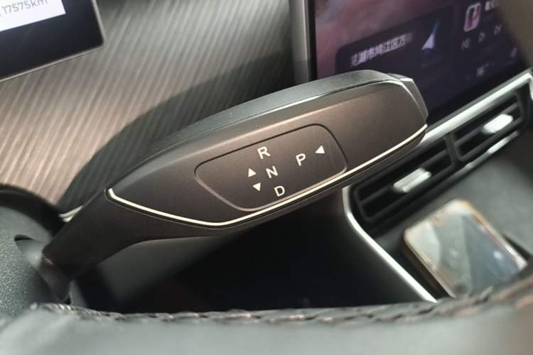 Used Chery Fengyun T9 2024 120 Long-Range Flagship Version 7 Seats Ternary Lithium Gear Lever