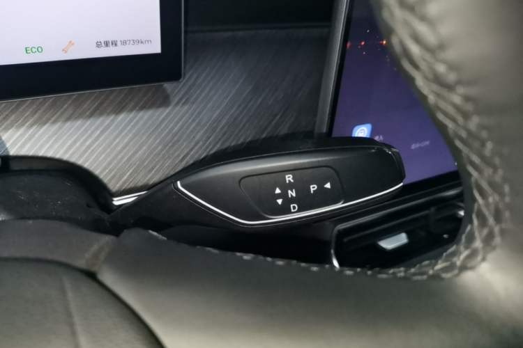 Used Chery Fengyun T9 2024 120 Long-Range Flagship Version 7 Seats Ternary Lithium Gear Lever