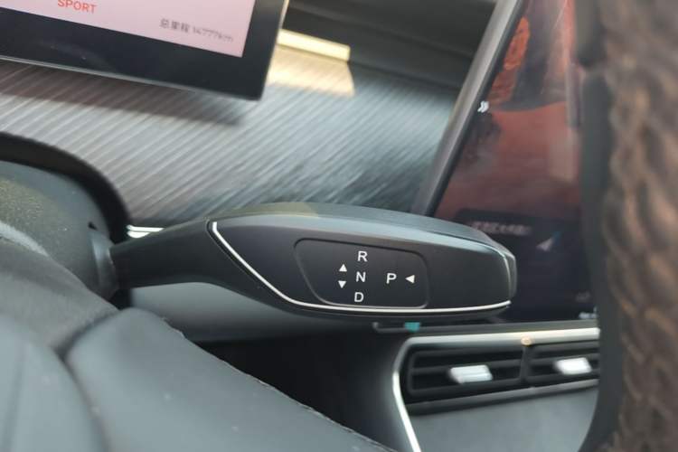 Used Chery Fengyun T9 2024 120 Long-Range Flagship Version 7 Seats Ternary Lithium Gear Lever