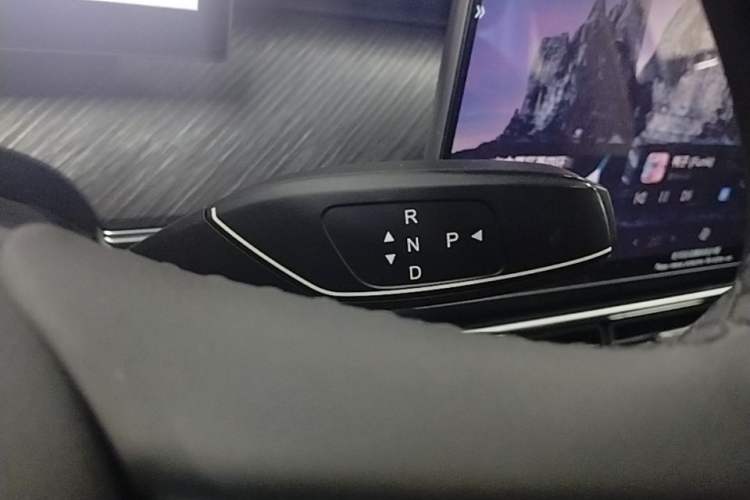 Used Chery Fengyun T9 2024 120 Long-Range Flagship Version 7 Seats Ternary Lithium Gear Lever