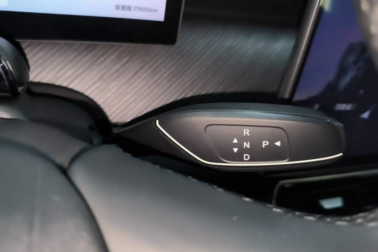 Used Chery Fengyun T9 2024 120 Long-Range Flagship Version 7 Seats Ternary Lithium Gear Lever