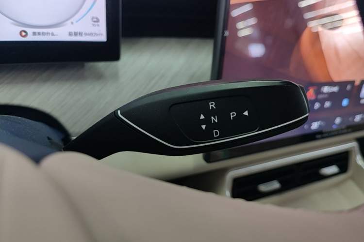 Used Chery Fengyun T9 2024 120 Long-Range Flagship Version 7 Seats Ternary Lithium Gear Lever