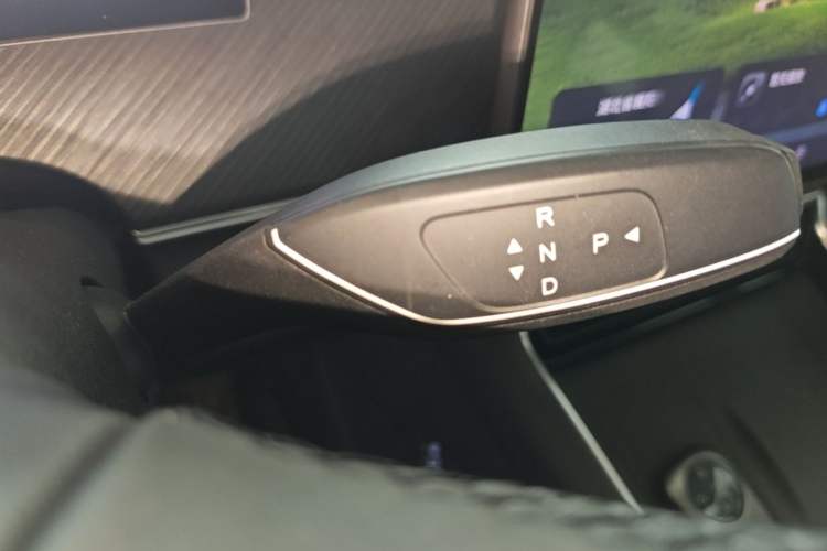 Used Chery Fengyun T9 2024 120 Long-Range Flagship Version 7 Seats Ternary Lithium Gear Lever