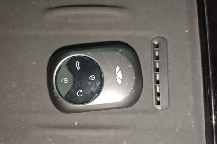 Used Chery Fengyun T9 2024 120 Long-Range Flagship Version 7 Seats Ternary Lithium Interior 1