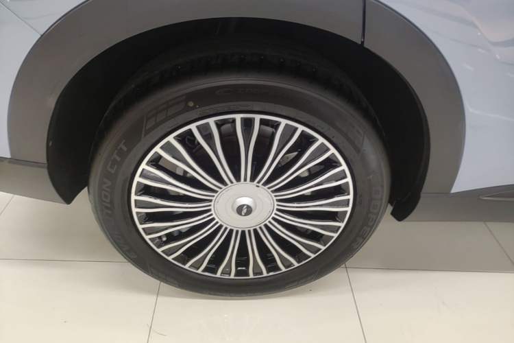Used Chery Fengyun T9 2024 120 Long-Range Flagship Version 7 Seats Ternary Lithium Right Rear Wheel Hub