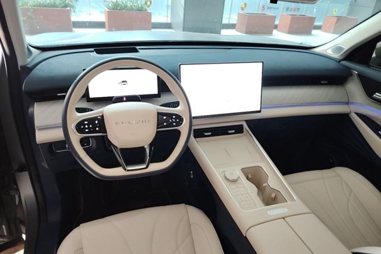 Used Chery Fengyun T9 2024 120 Long-Range Flagship Version 7 Seats Ternary Lithium Center Console