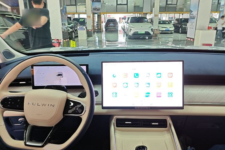 Used Chery Fengyun T9 2024 120 Long-Range Flagship Version 7 Seats Ternary Lithium Center Console