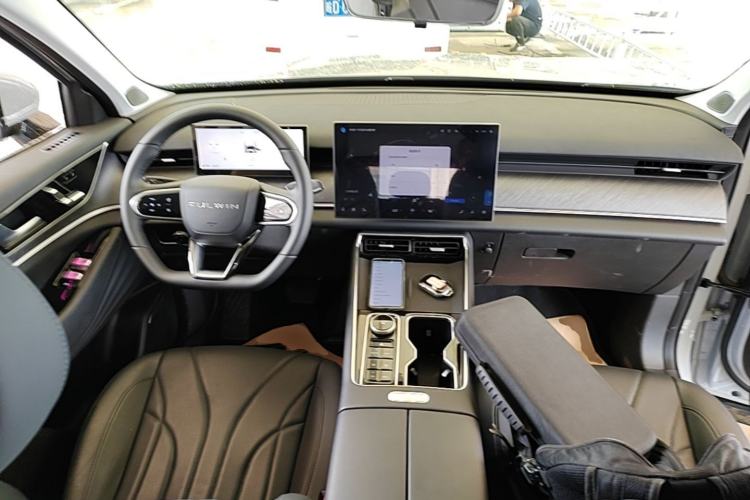 Used Chery Fengyun T9 2024 120 Long-Range Comfort Version 5 Seats Lithium Iron Phosphate Center Console
