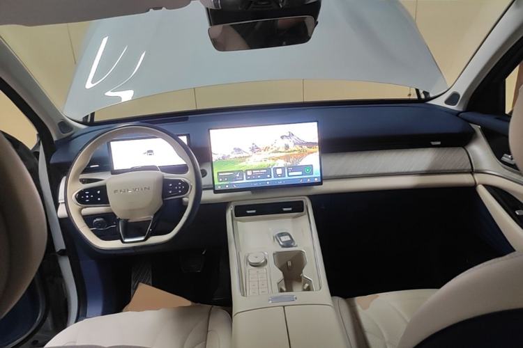 Used Chery Fengyun T9 2024 120 Long-Range Flagship Version 7 Seats Ternary Lithium Center Console