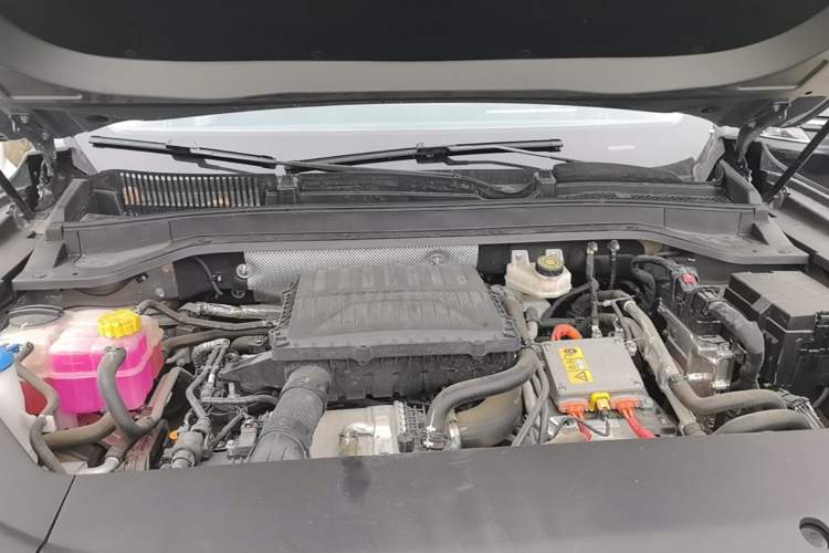 Used Chery Fengyun T9 2024 120 Long-Range Luxury Version 5 Seats Lithium Iron Phosphate Engine Bay