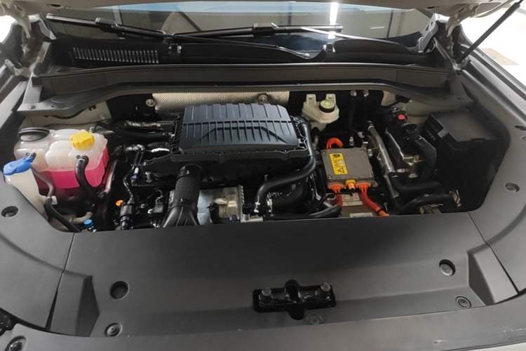 Used Chery Fengyun T9 2024 120 Long-Range Flagship Version 7 Seats Ternary Lithium Engine Bay