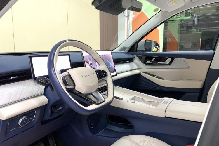 Used Chery Fengyun T9 2024 120 Long-Range Flagship Version 7 Seats Ternary Lithium Interior 1