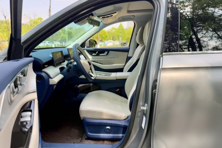 Used Chery Fengyun T9 2024 120 Long-Range Flagship Version 7 Seats Ternary Lithium Interior 2
