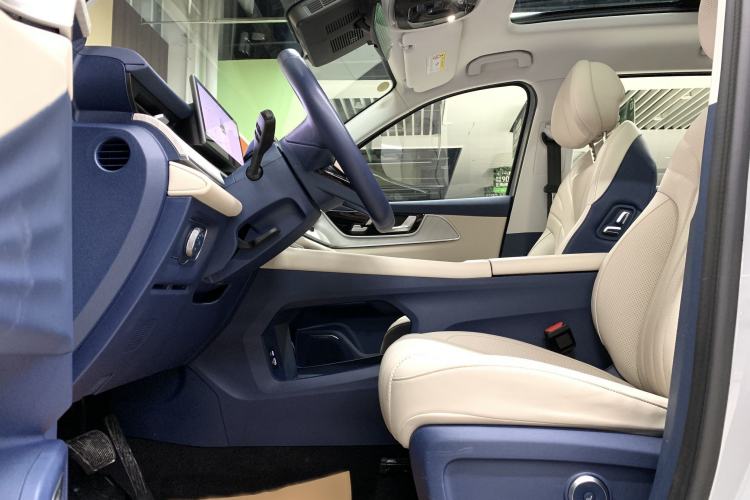 Used Chery Fengyun T9 2024 120 Long-Range Flagship Version 7 Seats Ternary Lithium Interior 2