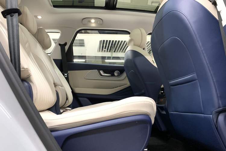 Used Chery Fengyun T9 2024 120 Long-Range Flagship Version 7 Seats Ternary Lithium Interior 4